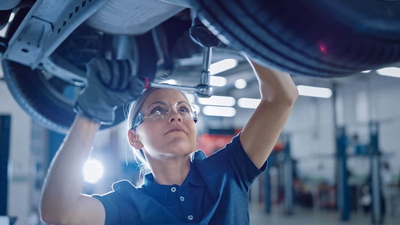 Automotive service appointment scheduling and customer support