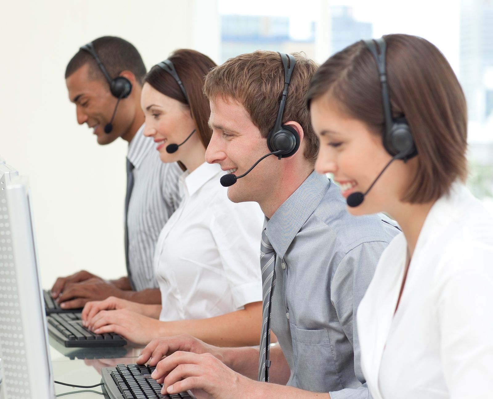 5 Vital Characteristics of Successful Customer Service Agents - Featured Image